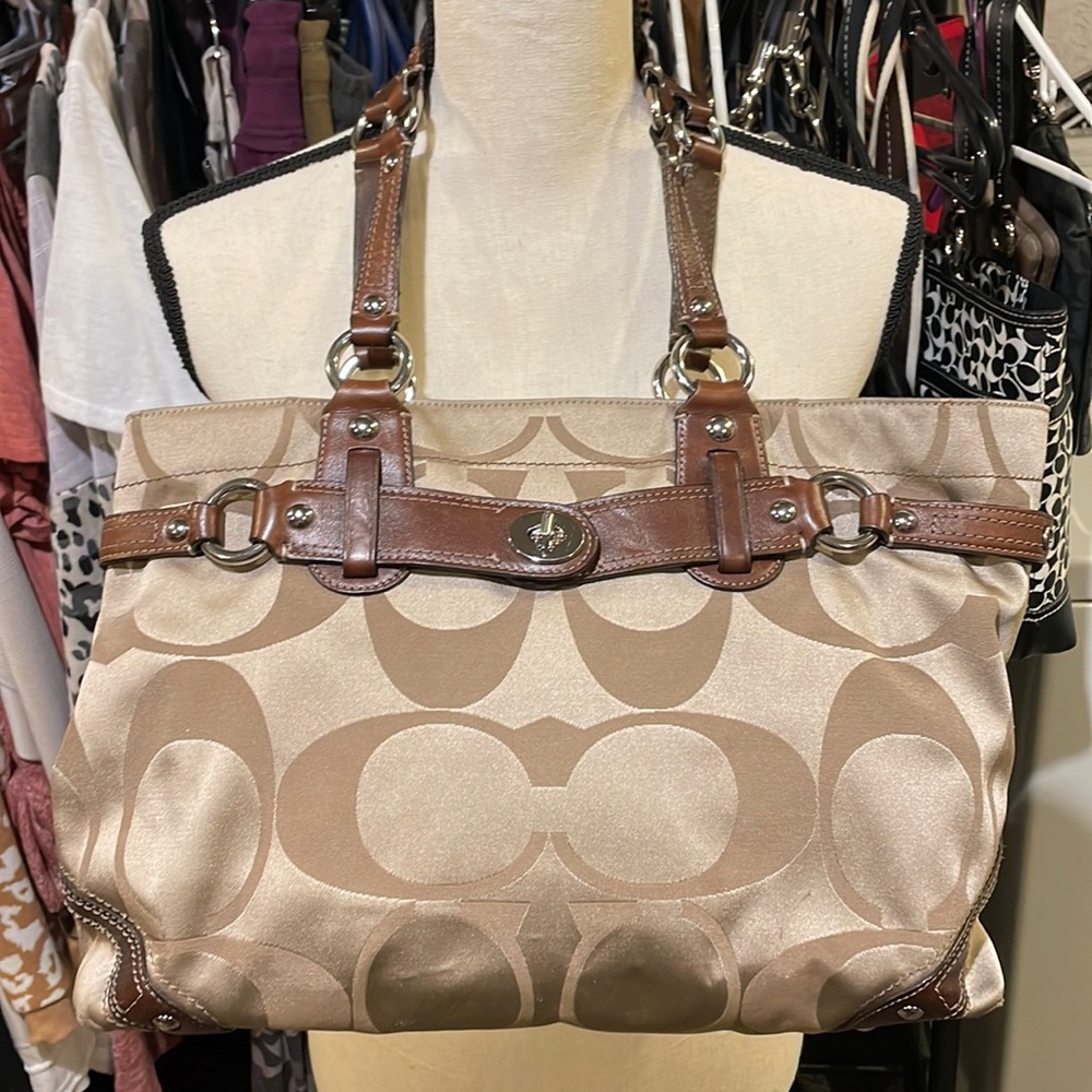 Signature C Tan & Brown Sateen Leather Coach Purse 🤎
